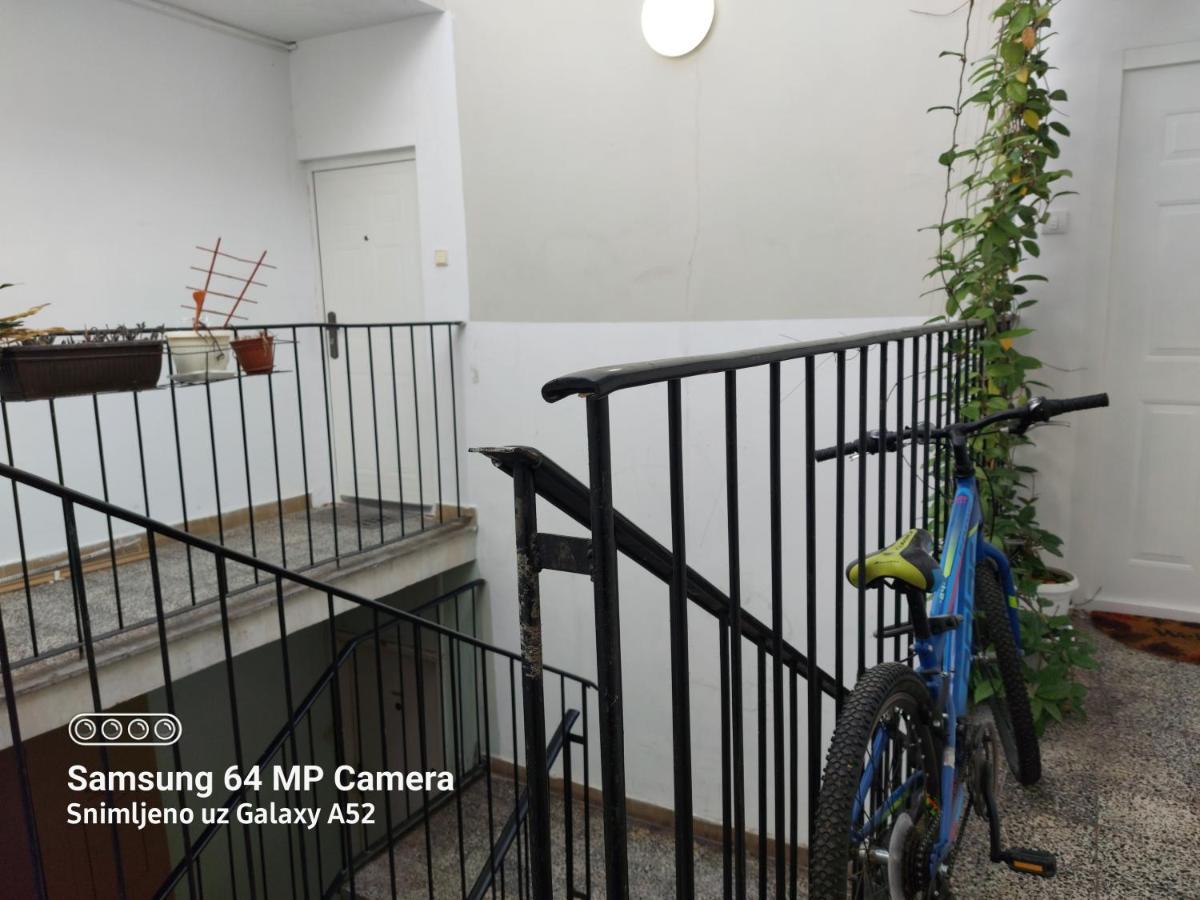 Apartment Daca Stan Belgrado Esterno foto